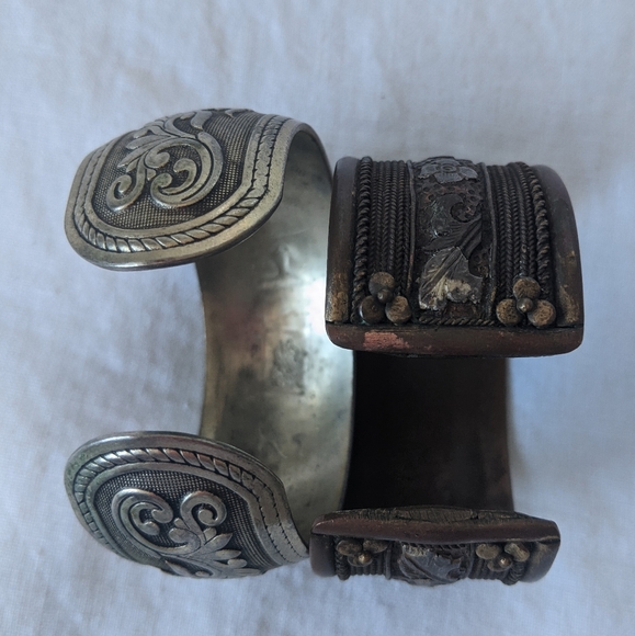 Pair of Tibetan prayer cuffs - Picture 5 of 5
